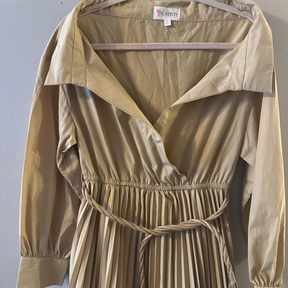 L’ATISTE WOMENS DRESS SZ M PLEATED CASUAL BELTED GOLD COLOR  M26 - Picture 2 of 13